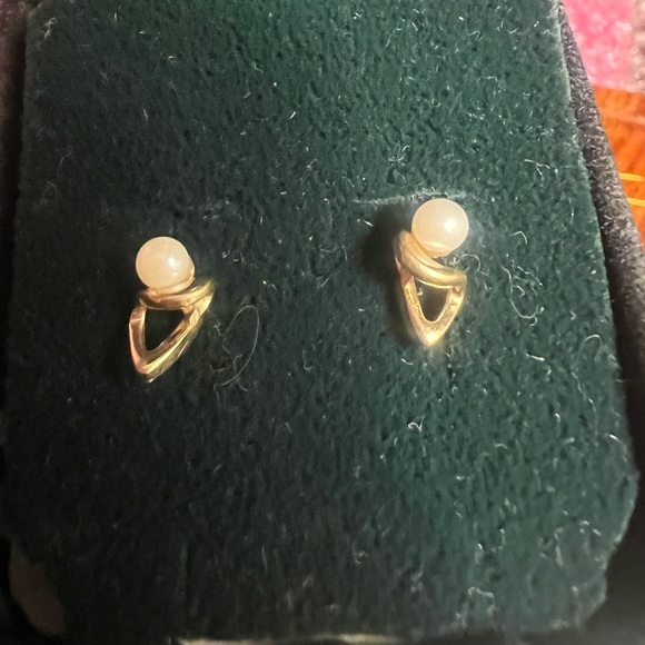 ๐14K REAL GOLD ๐SIMPLE AND DAINTYโบ๏ธPERFECT FOR CHURCH OR EVERYDAY WEARโบ๏ธ๐๐๐ - Picture 2 of 6